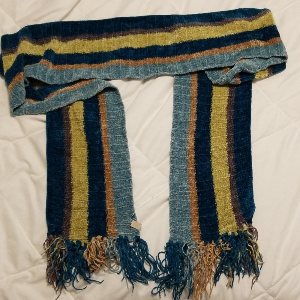 Striped knit scarf